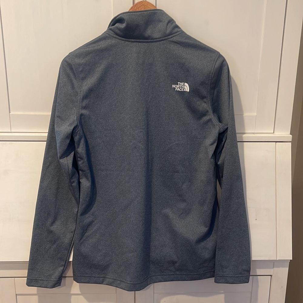 Women’s Medium Northface Pullover - image 5
